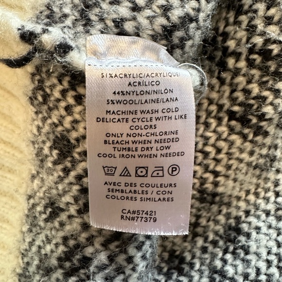 Ann Taylor Black and White Pattern Thick Sweater Size Small - Picture 5 of 7